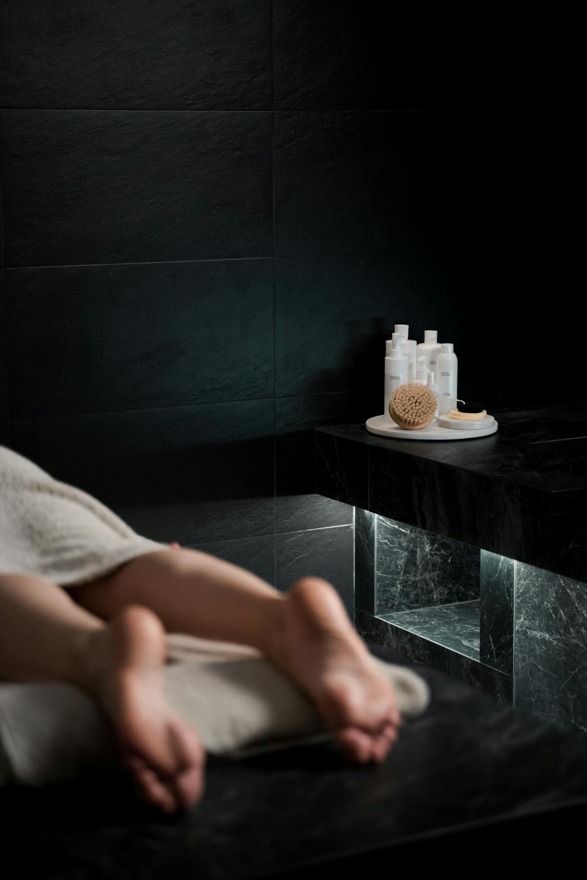 Aloe vera gel massage service at Masculine Bliss